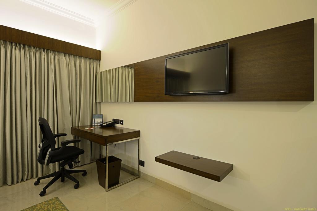 Hotel Naveen Lakeside Hubli Exterior photo